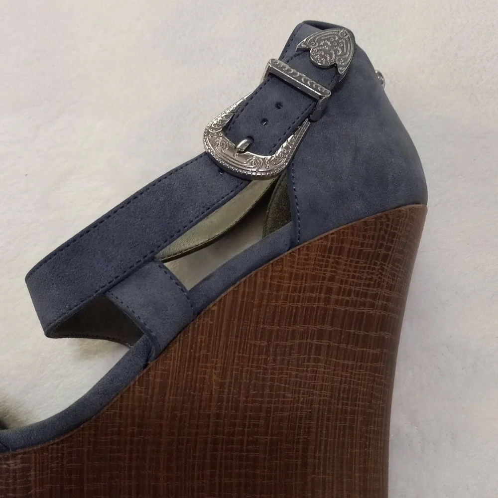 G by Guess Steel Blue Strappy Platform Wedge Sandals Faux Wood Heel NWOT Size 10